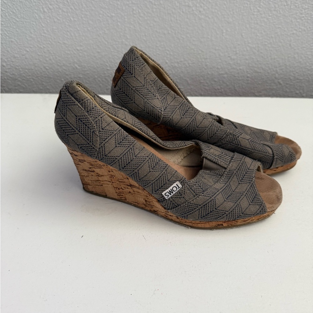 TOMS Patterned Gray Wedges